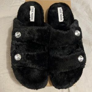 Steve Madden furry black slippers…MINT condition! No refunds